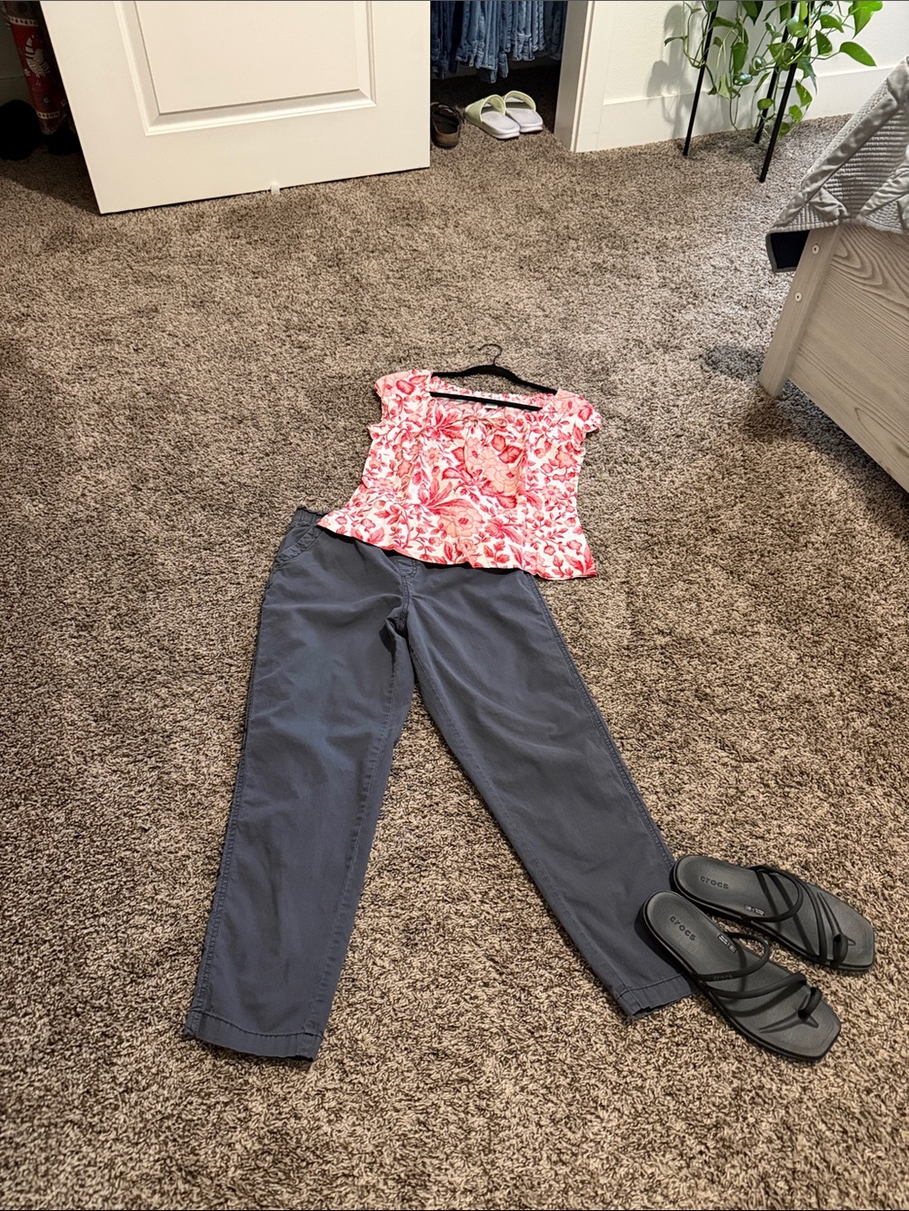 Sonoma Straight-Leg Pants in dark gray